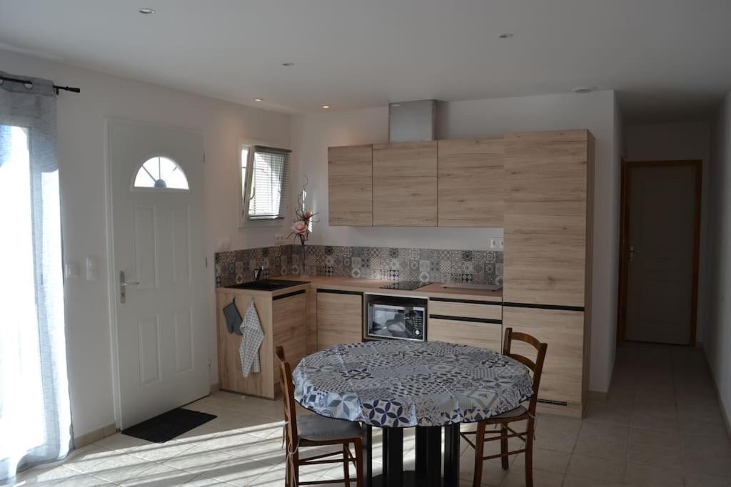 Joli Appartement Au Calme Entre Nimes Et Avignon Meynes Zewnętrze zdjęcie